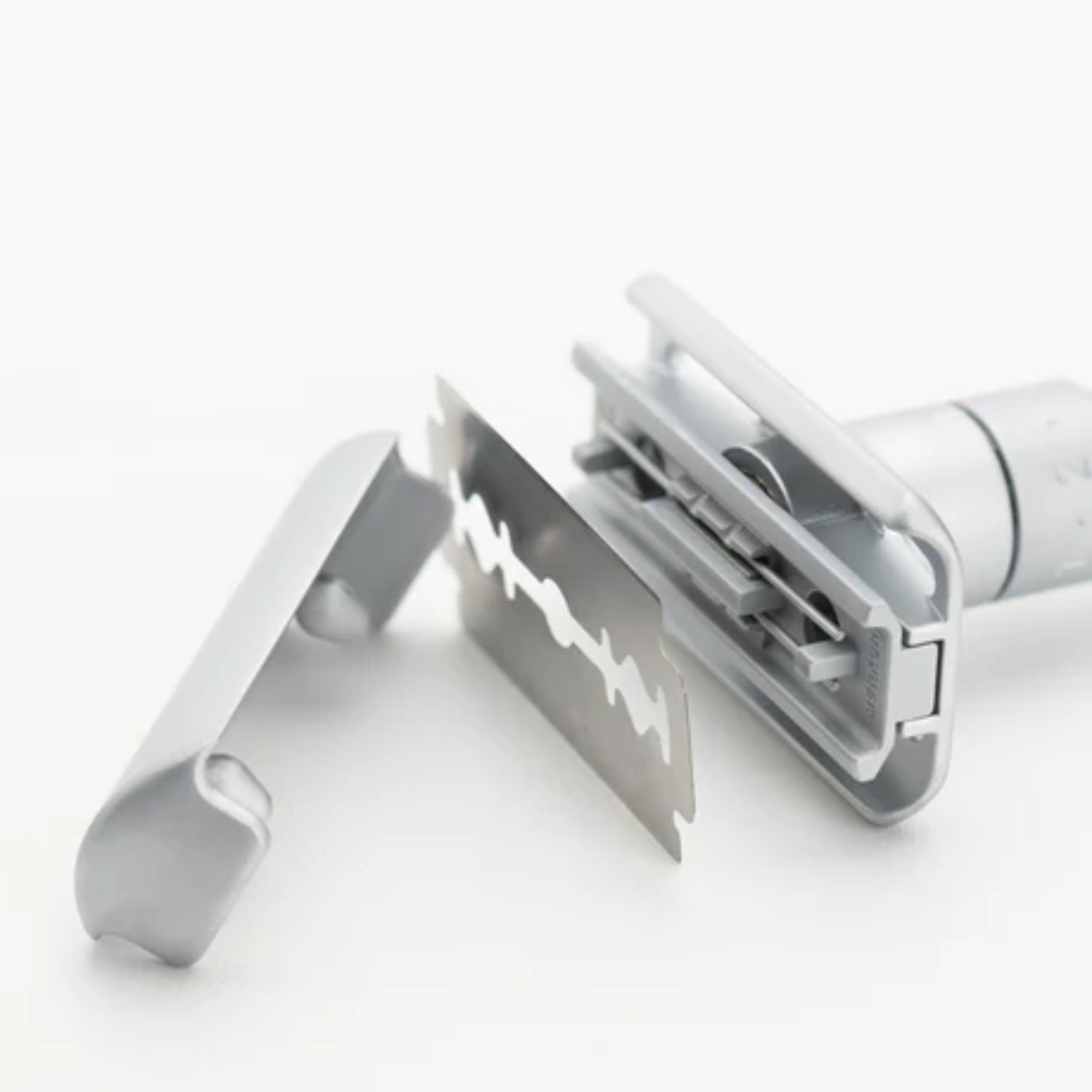Merker Razors MERKUR FUTUR 700 Safety Razor in Matte Chrome - MERKUR Razors USA ...