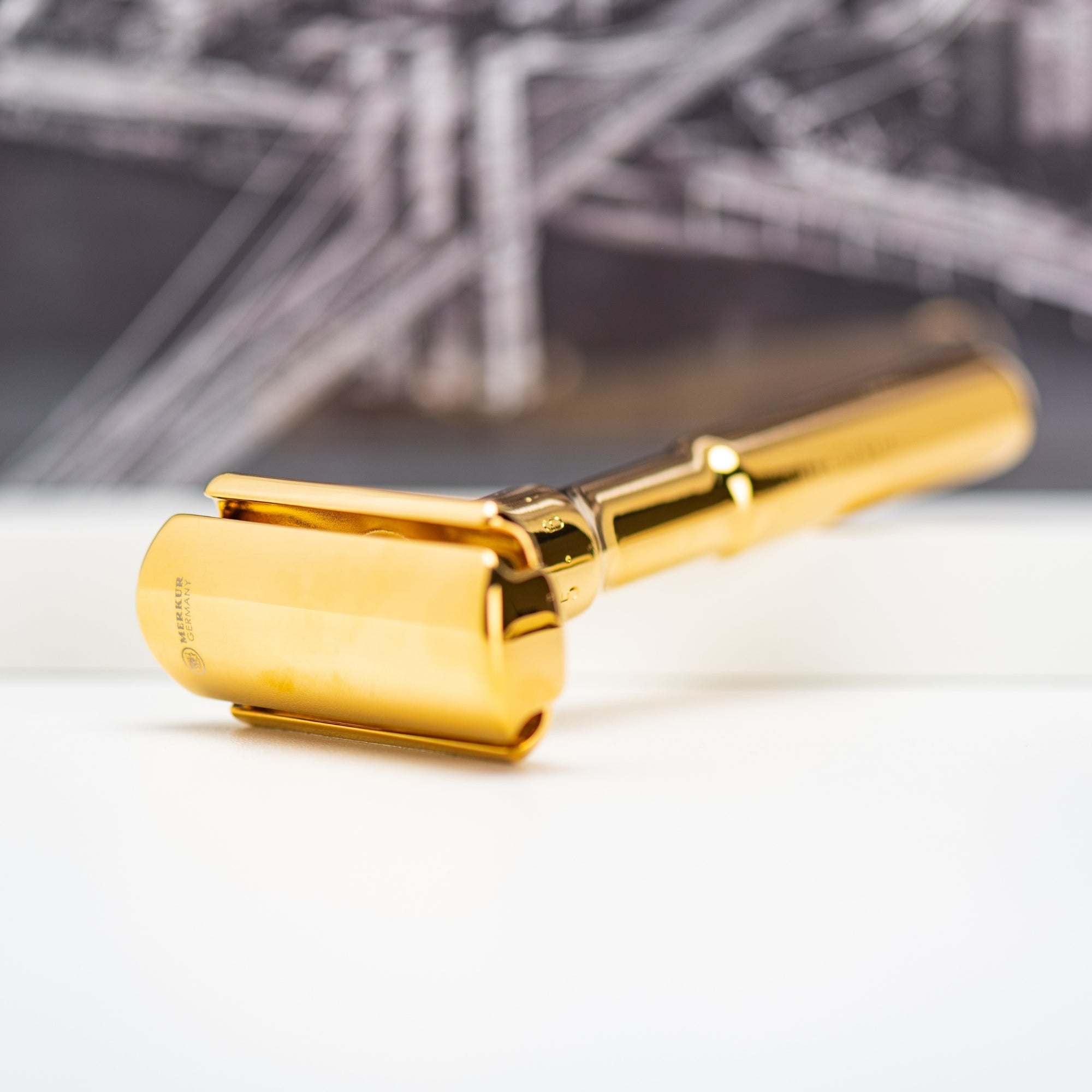 Merker Razors MERKUR FUTUR 702 Safety Razor in Gold - MERKUR Razors USA – ShopMerkur